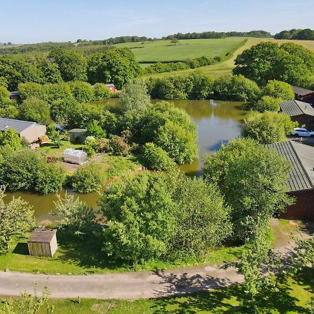 Braeburn Lodge Winkleigh Exterior photo